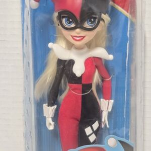 DC Superhero Girls Harley Quinn @ToyBros